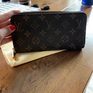Louis Vuitton Zippy Wallet